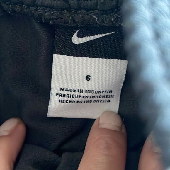 EUC Nike Youth Gray White Side Stripe Track Pants/Joggers - Size 6 - Picture 10 of 10